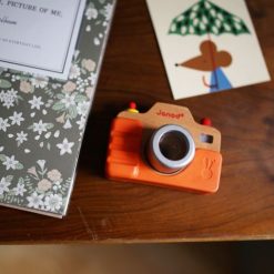 Drewniany aparat fotograficzny