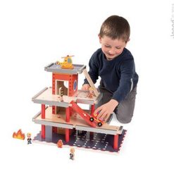 Drewniany garaż remiza