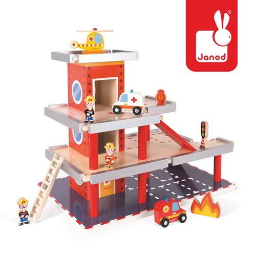 Drewniany garaż remiza Drewniany garaż remiza