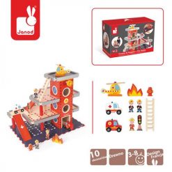 Drewniany garaż remiza