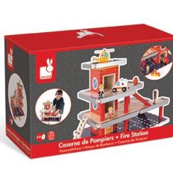 Drewniany garaż remiza