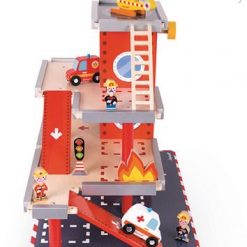 Drewniany garaż remiza