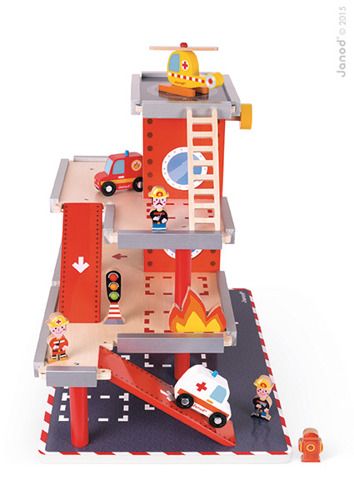 Drewniany garaż remiza Drewniany garaż remiza