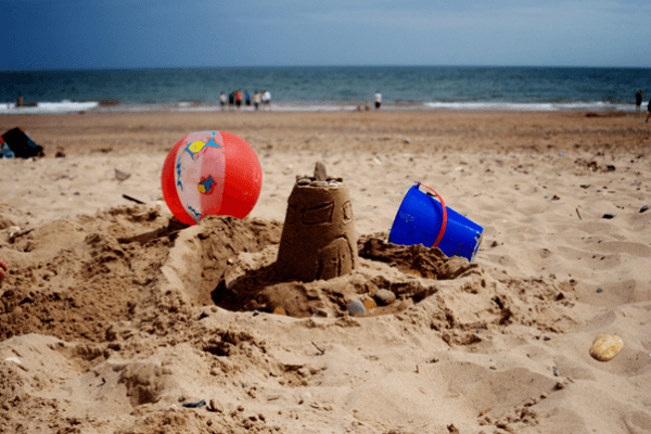 Jakie zabawki zabrać na wakacje