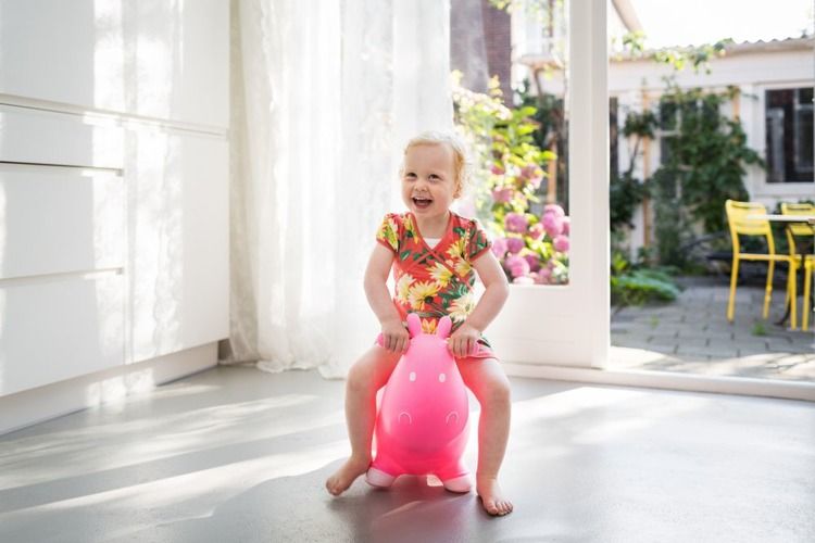 Skoczek Krówka różowa Skoczek Krówka różowa