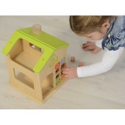 Drewniana stacja recyklingu