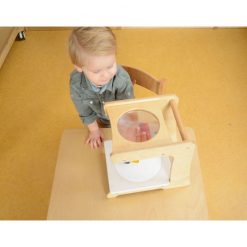 Stolik powiększający z lupą