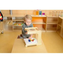 Stolik powiększający z lupą