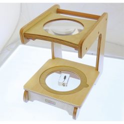 Stolik powiększający z lupą