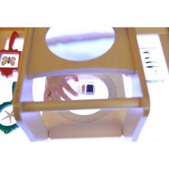 Stolik powiększający z lupą