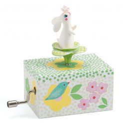 Katarynka Królik w ogrodzie