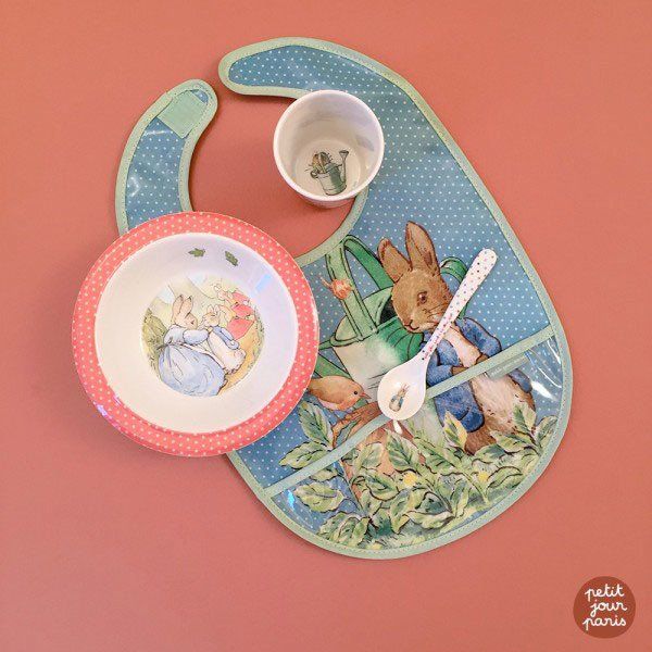 Śliniak z kieszonką, bawełniany, niebieski, seria Królik Piotruś Petit Jour Paris®_3 Śliniak niebieski Piotruś