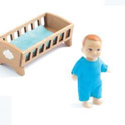 Figurka chłopczyka z łóżeczkiem Sasha