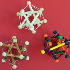 Brązowa przestrzenna bryła