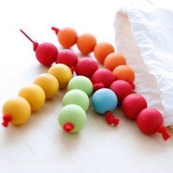 Schodki z koralików tęczowe