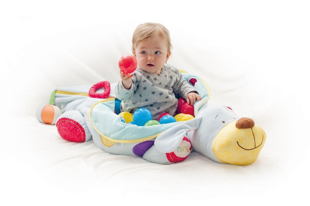 Wielofunkcyjny pies z piłeczkami Wielofunkcyjny pies z piłeczkami