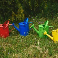 Metalowa konewka żółta