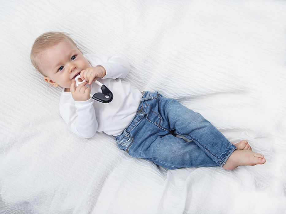 Grzechotka czarno-biała agrafka Grzechotka czarno-biała agrafka