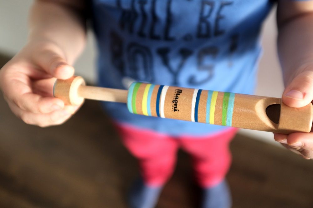 Drewniany gwizdek z tłokiem tęczowy Drewniany gwizdek z tłokiem tęczowy